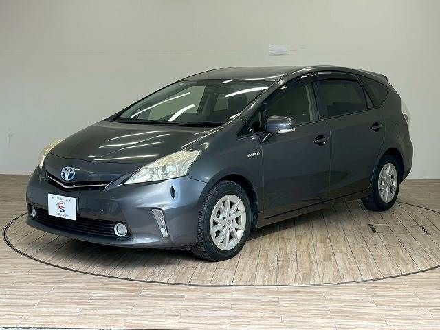 TOYOTA PRIUS Alpha 2013