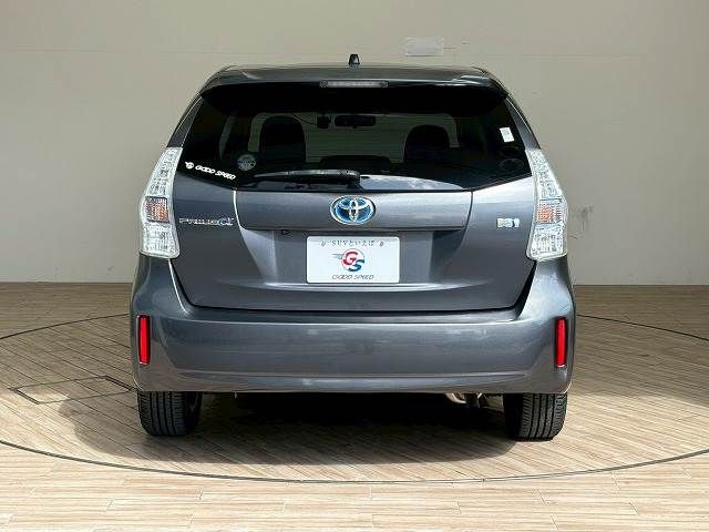 TOYOTA PRIUS Alpha 2013