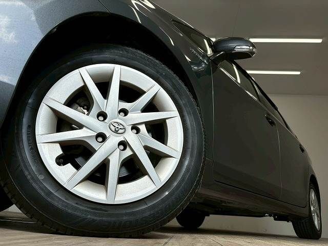 TOYOTA PRIUS Alpha 2013