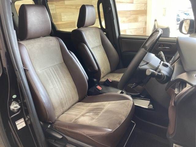 TOYOTA ESQUIRE HYBRID 2017