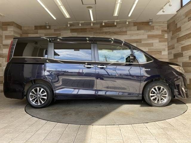 TOYOTA ESQUIRE HYBRID 2017