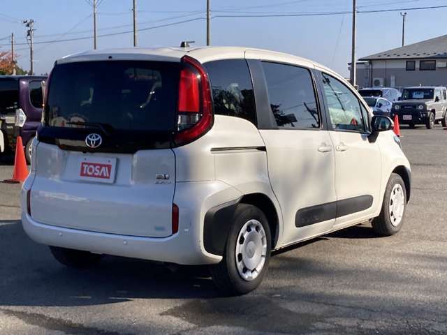 TOYOTA SIENTA HYBRID 2023
