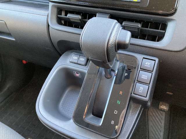 TOYOTA SIENTA HYBRID 2023