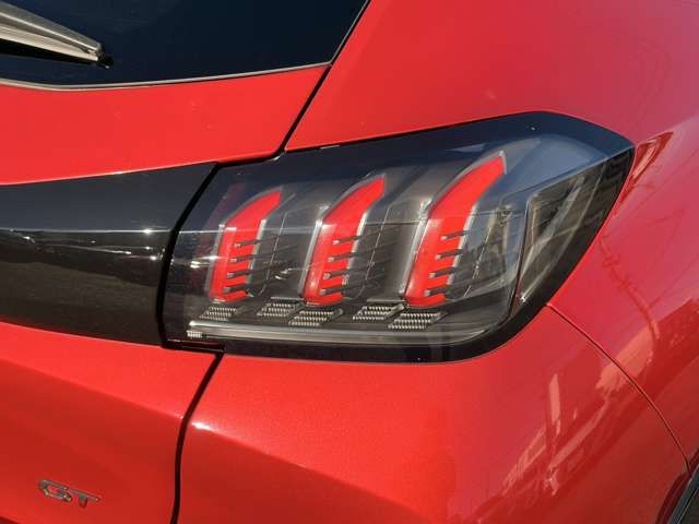 PEUGEOT PEUGEOT e-208 2024