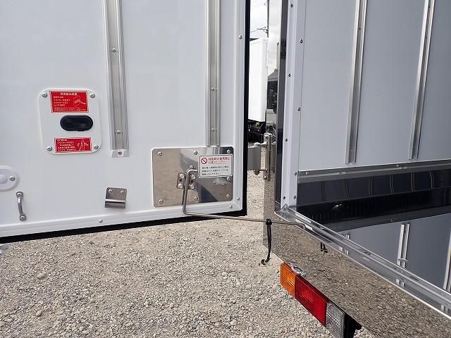 MITSUBISHI CANTER 2025