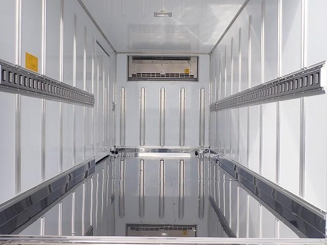 MITSUBISHI CANTER 2025