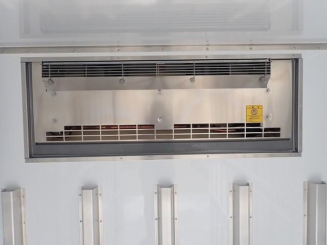 MITSUBISHI CANTER 2025