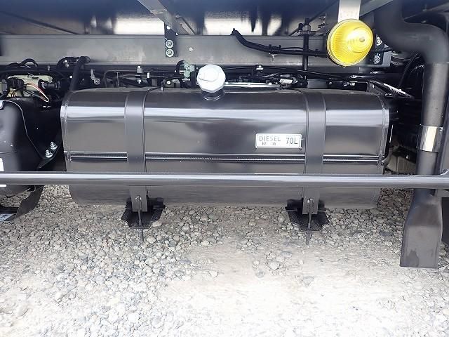 MITSUBISHI CANTER 2025