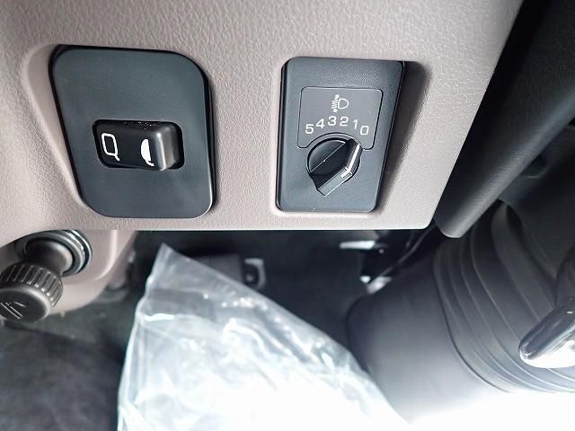 MITSUBISHI CANTER 2025