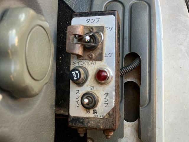 MITSUBISHI FUSOU FIGHTER 2005