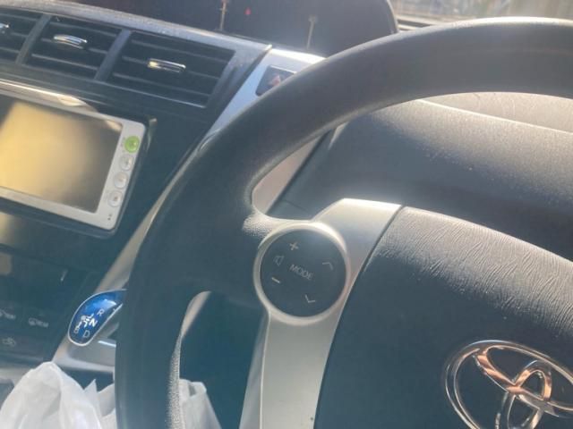 TOYOTA PRIUS Alpha 2012