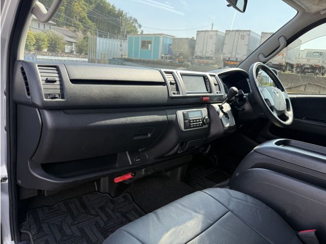 TOYOTA HIACE van 2WD 2017