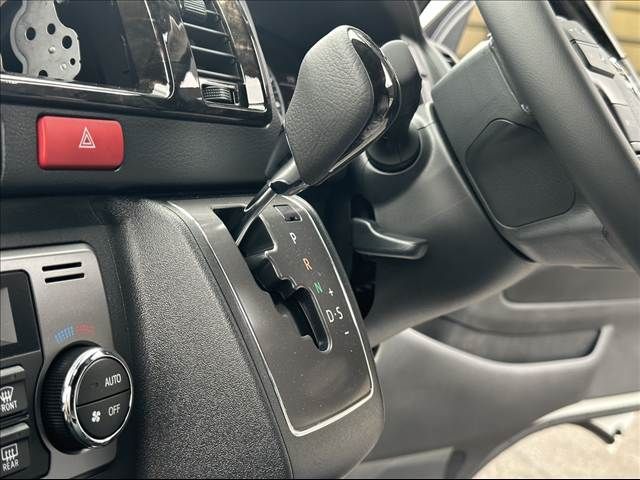 TOYOTA HIACE van 4WD 2025