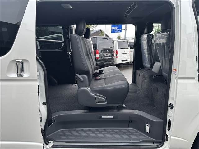 TOYOTA HIACE van 4WD 2025