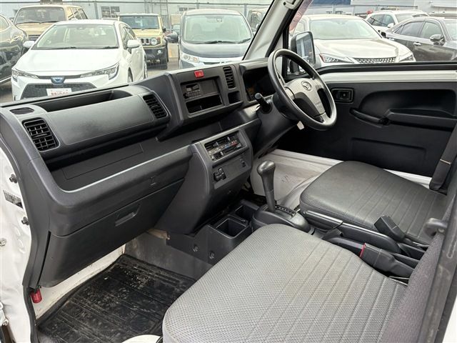 DAIHATSU HIJET truck 4WD 2017