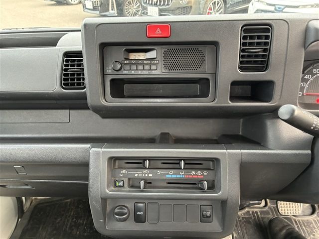 DAIHATSU HIJET truck 4WD 2017