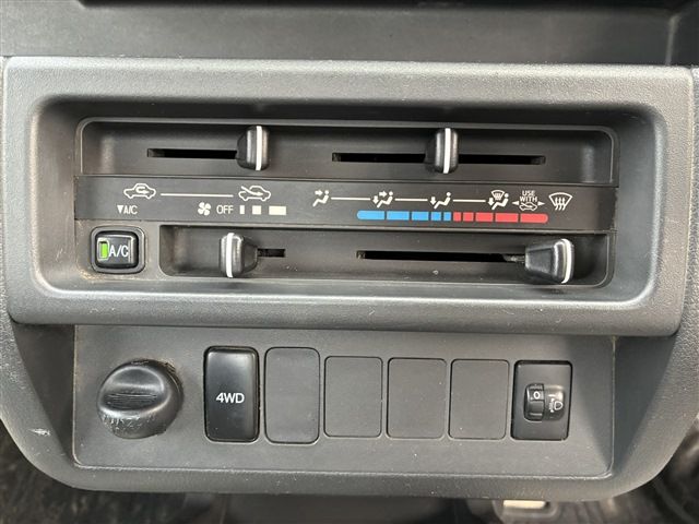 DAIHATSU HIJET truck 4WD 2017