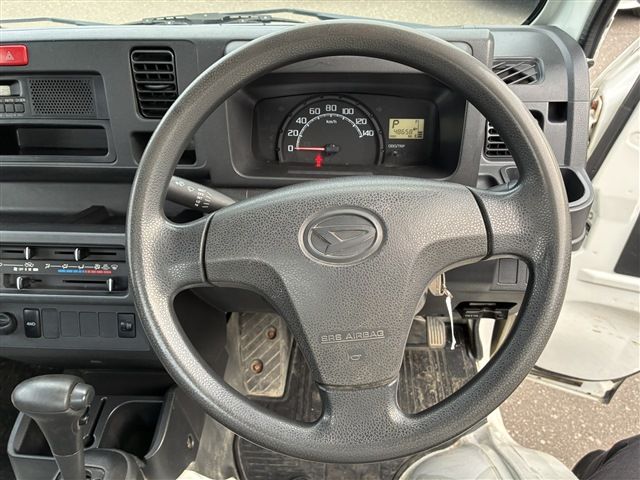 DAIHATSU HIJET truck 4WD 2017