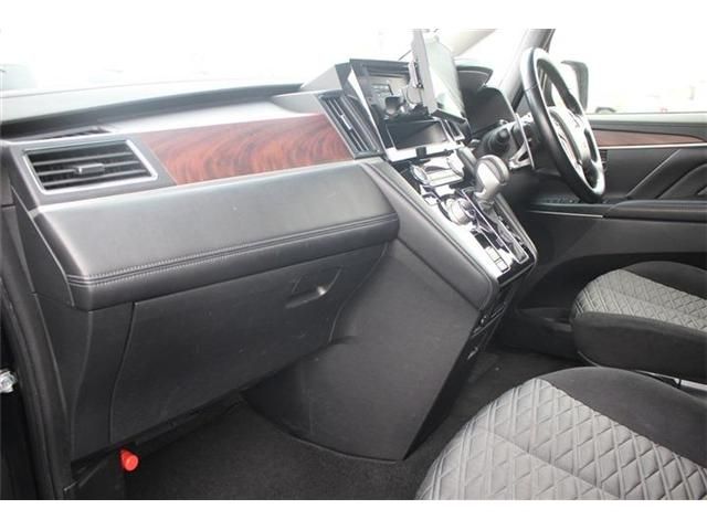 MITSUBISHI DELICA D:5 4WD 2023