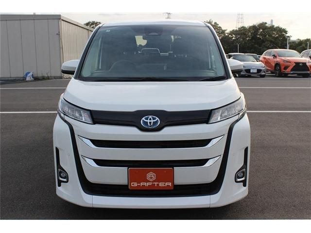 TOYOTA NOAH HYBRID 2022
