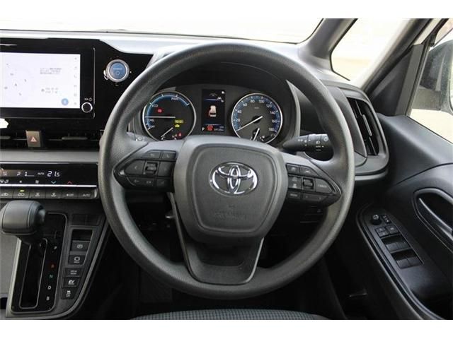 TOYOTA NOAH HYBRID 2022