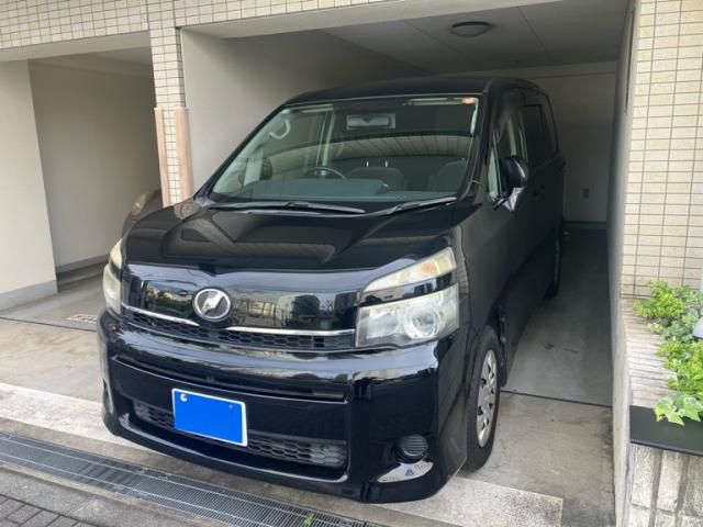 TOYOTA VOXY 2012