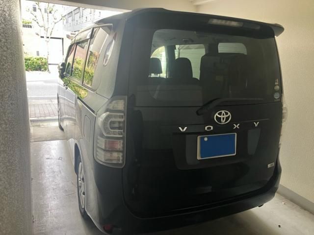 TOYOTA VOXY 2012