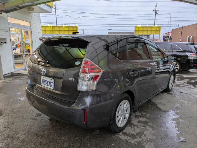 TOYOTA PRIUS Alpha 2015