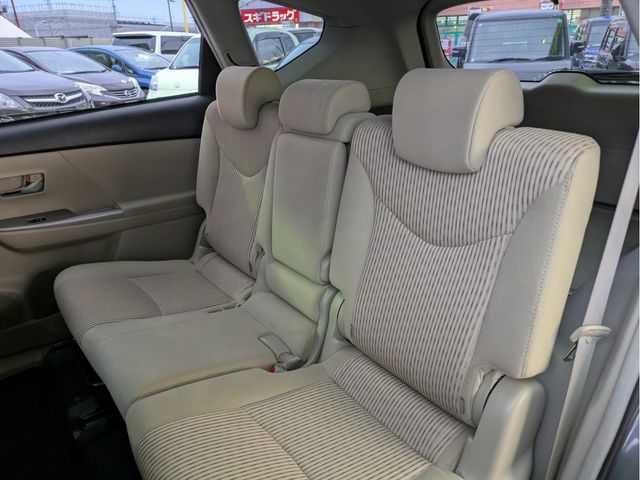 TOYOTA PRIUS Alpha 2015