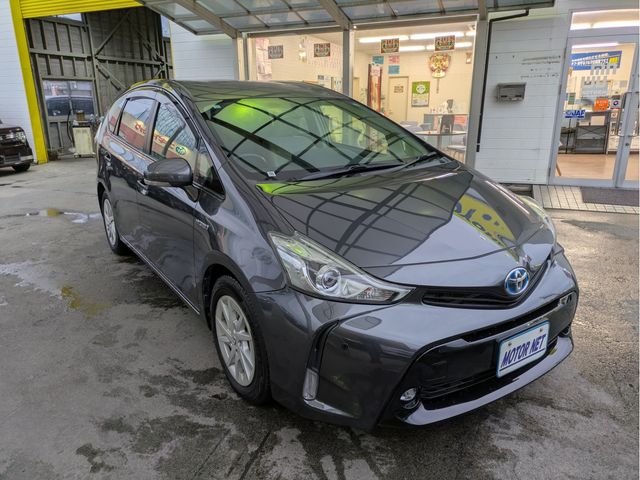 TOYOTA PRIUS Alpha 2015