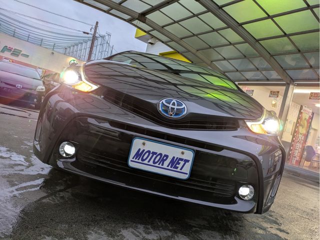 TOYOTA PRIUS Alpha 2015