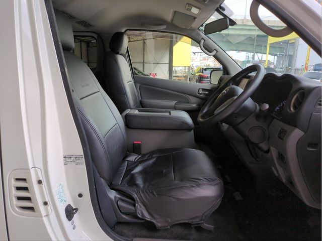 NISSAN NV350 CARAVAN 2015