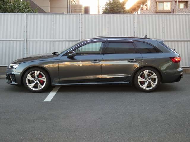 AUDI AUDI A4 AVANT 2022