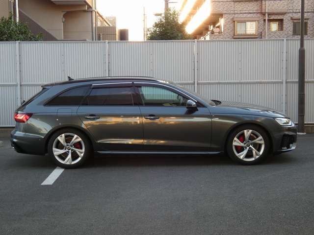 AUDI AUDI A4 AVANT 2022