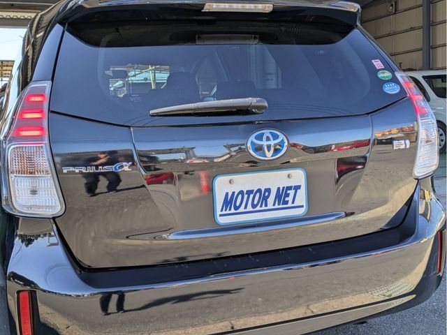 TOYOTA PRIUS Alpha 2015