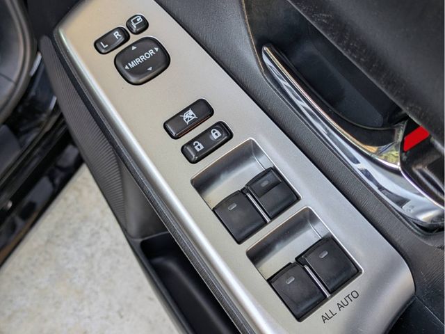 TOYOTA PRIUS Alpha 2015