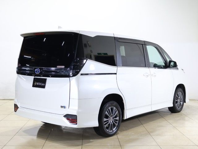 TOYOTA VOXY HYBRID 4WD 2024