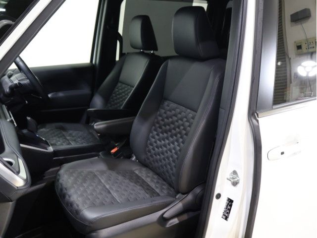 TOYOTA VOXY HYBRID 4WD 2024