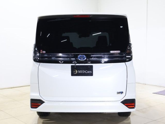 TOYOTA VOXY HYBRID 4WD 2024