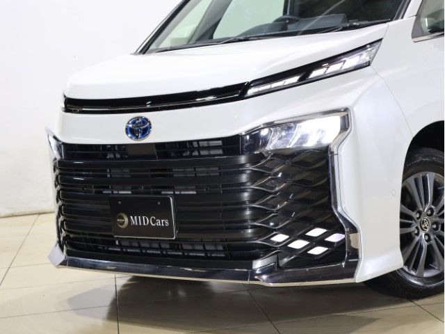 TOYOTA VOXY HYBRID 4WD 2024