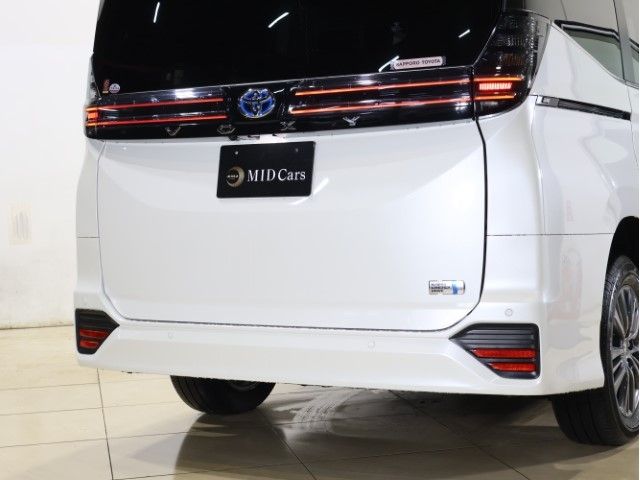 TOYOTA VOXY HYBRID 4WD 2024