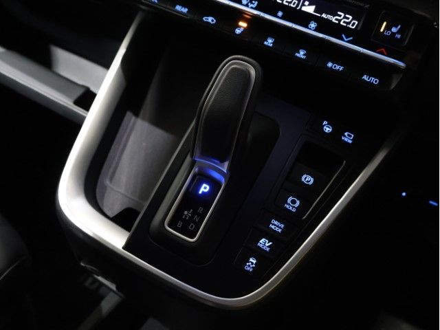 TOYOTA VOXY HYBRID 4WD 2024