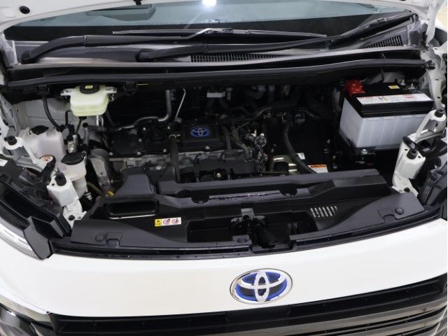 TOYOTA VOXY HYBRID 4WD 2024