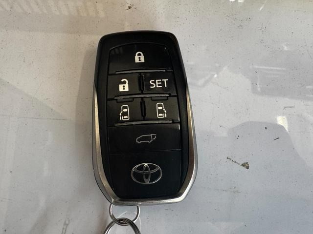 TOYOTA VELLFIRE  HYBRID 4WD 2015