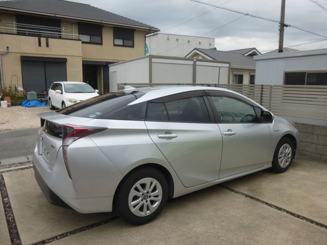 TOYOTA PRIUS 2017
