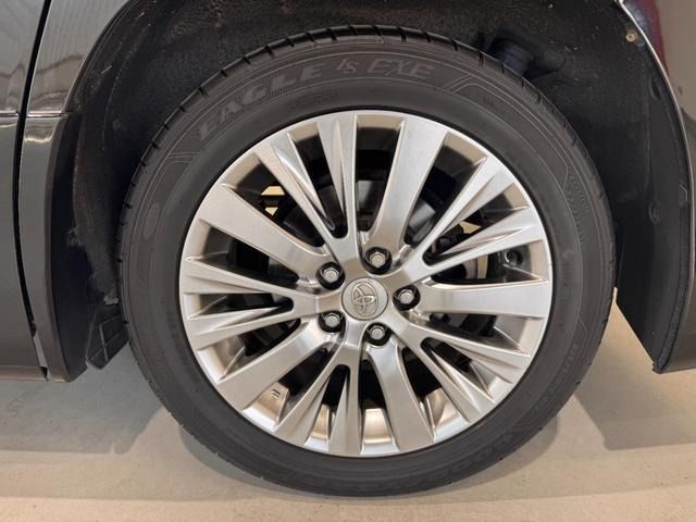 TOYOTA VELLFIRE 2013