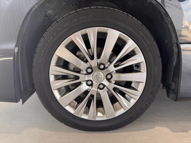 TOYOTA VELLFIRE 2013