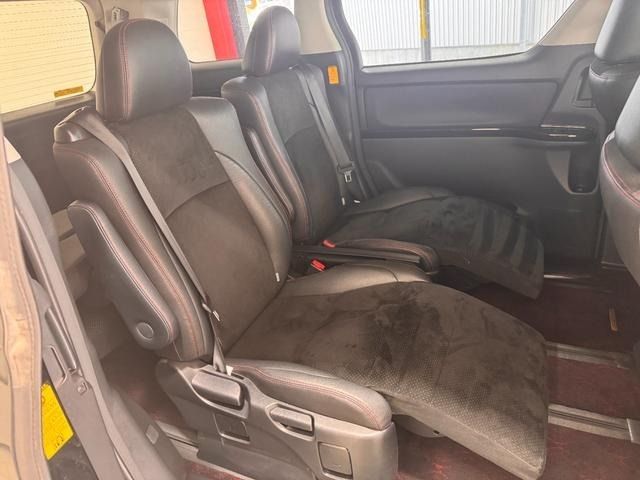 TOYOTA VELLFIRE 2013