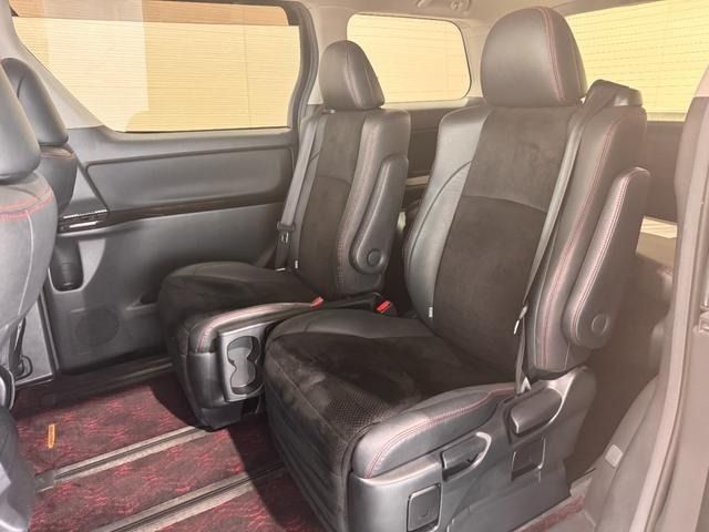 TOYOTA VELLFIRE 2013