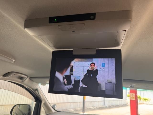 TOYOTA VELLFIRE 2013